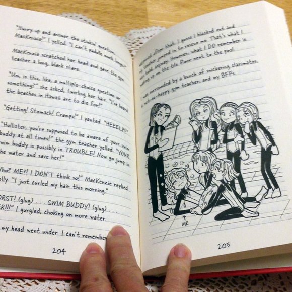 Dork Diaries, Middle Grades, Volume 6, Tales from a not-so-happy heartbreaker - Picture 2 of 6